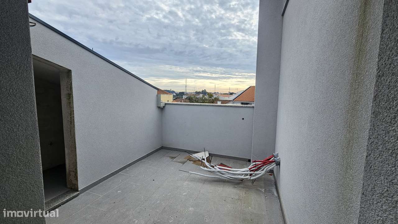 T2 Duplex | Novo | Garagem fechada - Grande imagem: 3/22