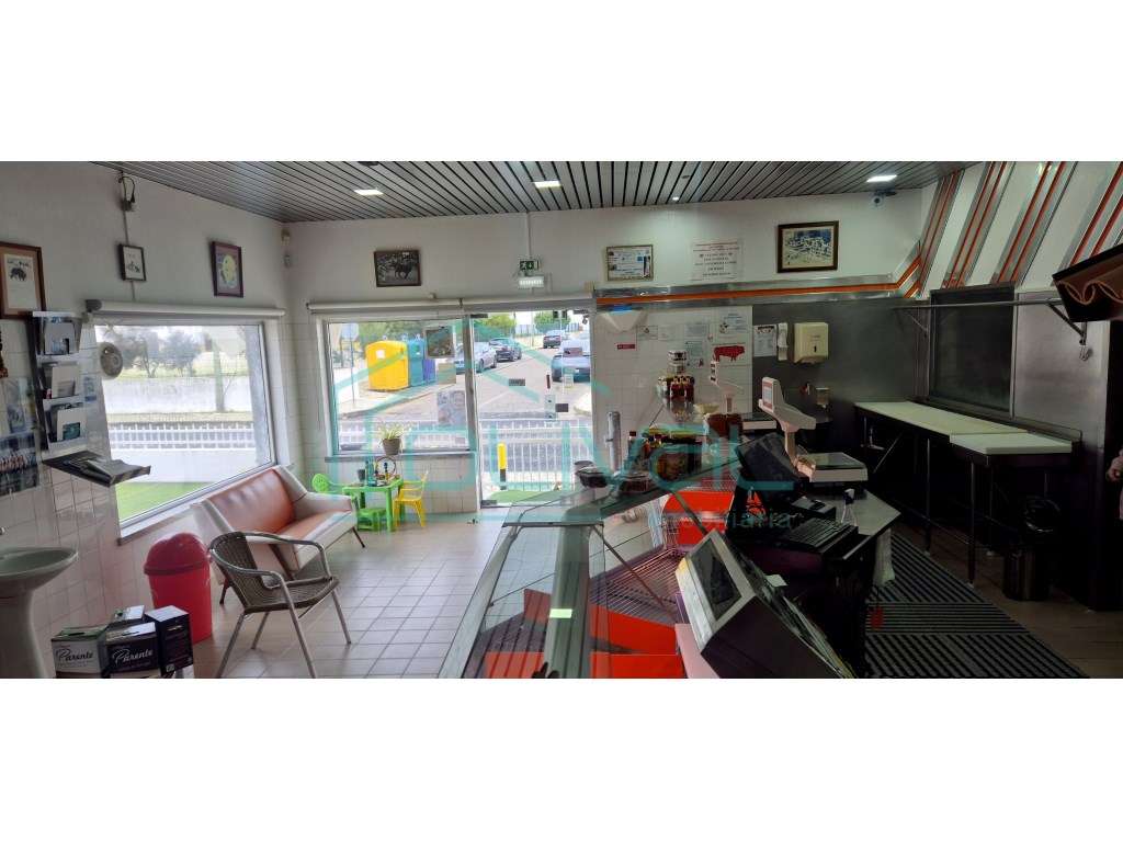 Talho e Charcutaria Tradicional - O Comércio de Proximidade no Port...-7