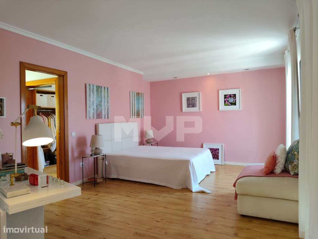 Moradia V3+1 com jardim em zona tranquila de Albufeira-17
