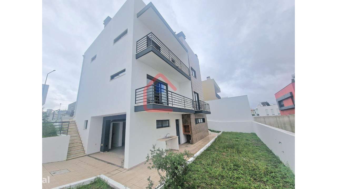 Moradia Isolada em Almada-43