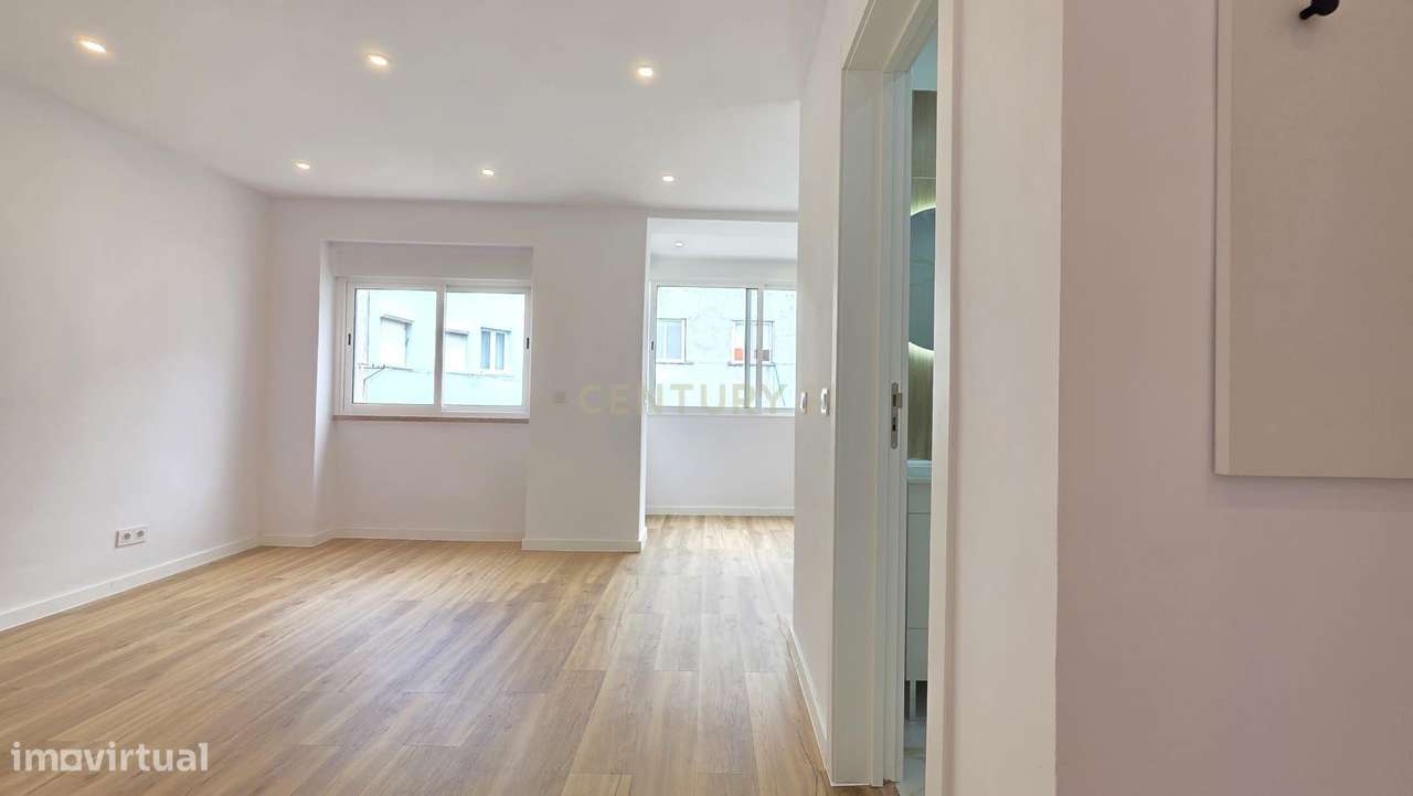 T2 Totalmente Remodelado em Queluz – Pronto a Habitar-11