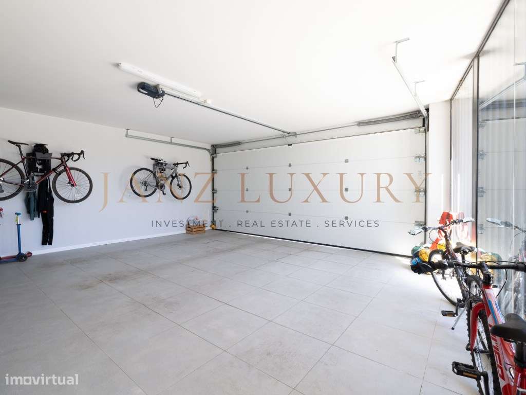 Moradia T4 Contemporânea com Vista Mar Total e Rooftop | Paço de Arcos-53