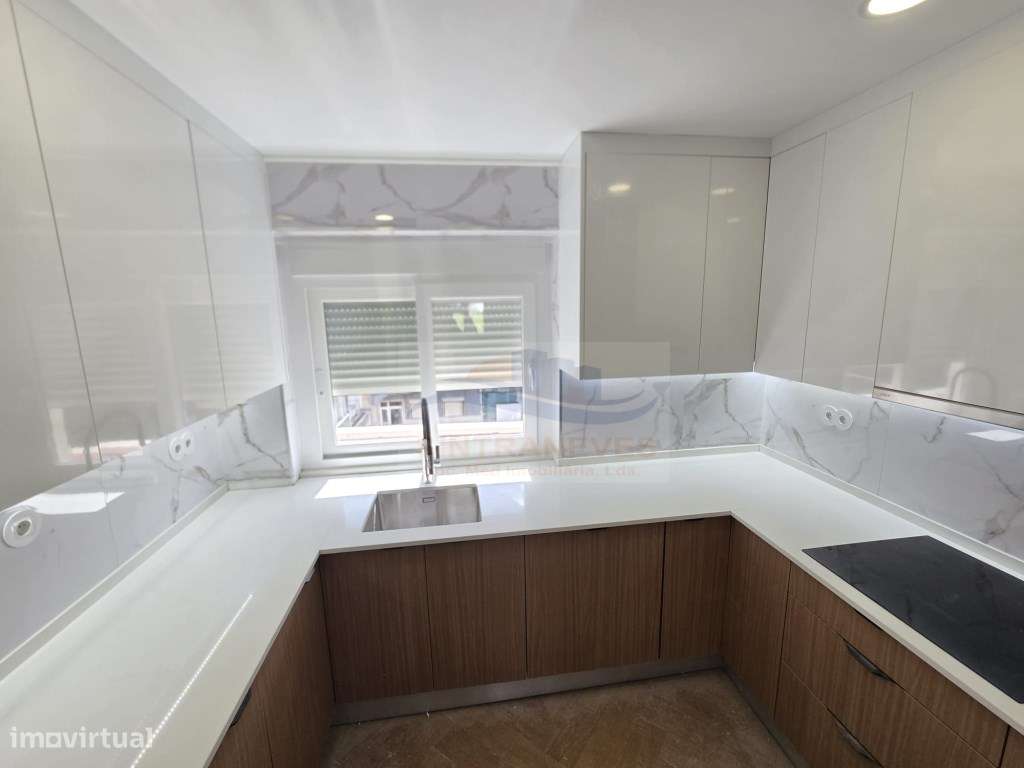 T3 Junto á Urbanização Vila Chã, com 2 WCS e Varandas - Totalmente ...-21