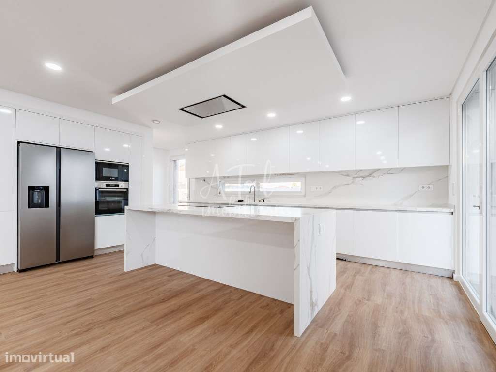 Moradia V4 com piscina em Azeitão-19