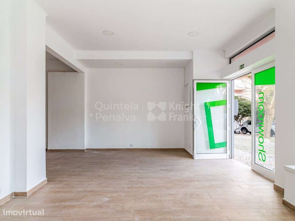 Loja com montra para a rua para arrendar em São João do Estoril - Grande imagem: 5/25
