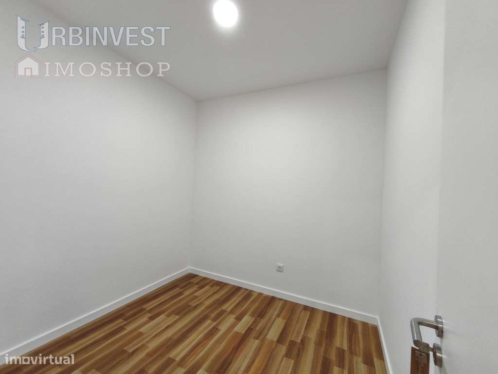 Loja Comercial Totalmente Remodelada no Centro de Quarteira, Algarve - Grande imagem: 5/32