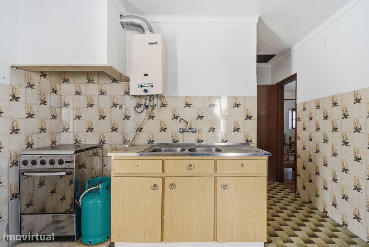 Quinta em Bonabal com Moradia T3 + Armazém + Terreno com mais de 3 400-10