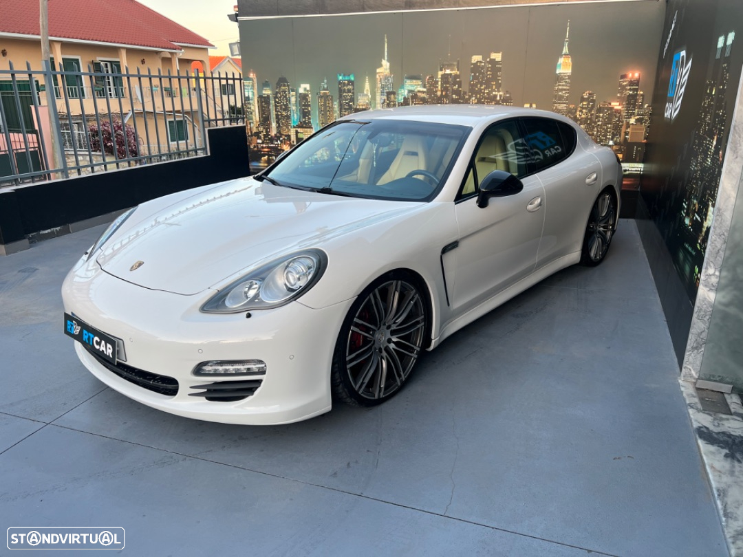 Porsche Panamera - 4