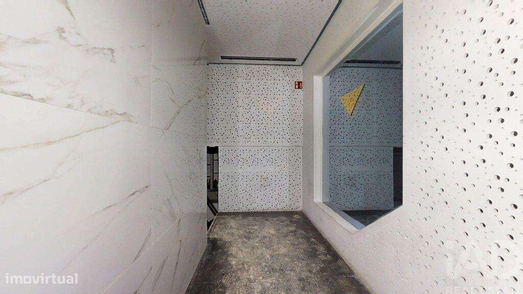 Loja / Estabelecimento Comercial em Lordelo Do Ouro E Massarelos de 15 - Grande imagem: 5/30