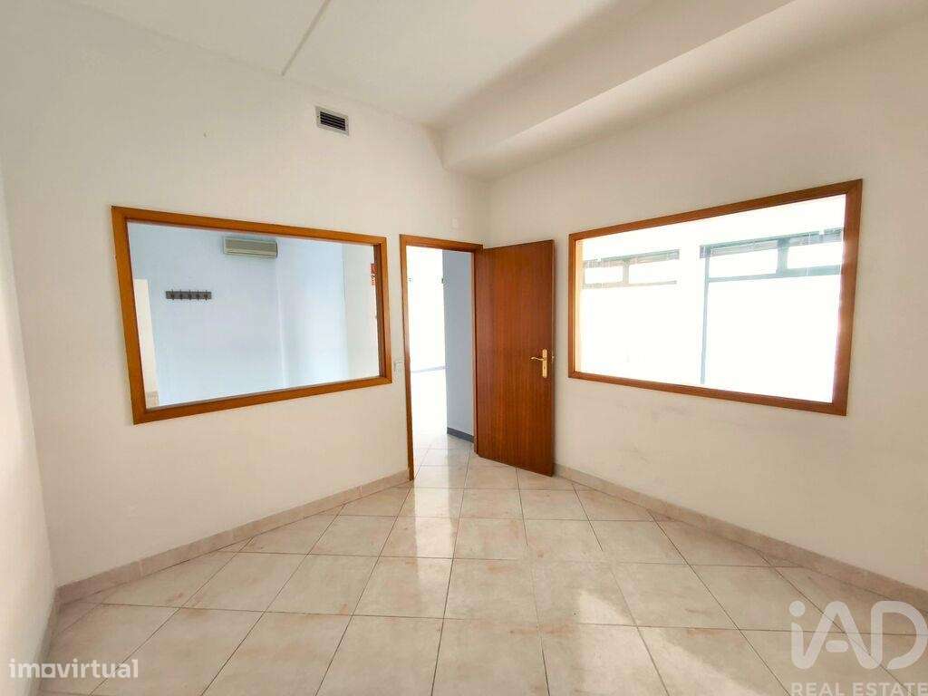 Loja / Estabelecimento Comercial em Faro (Sé e São Pedro) de 122,00 m2 - Grande imagem: 5/21