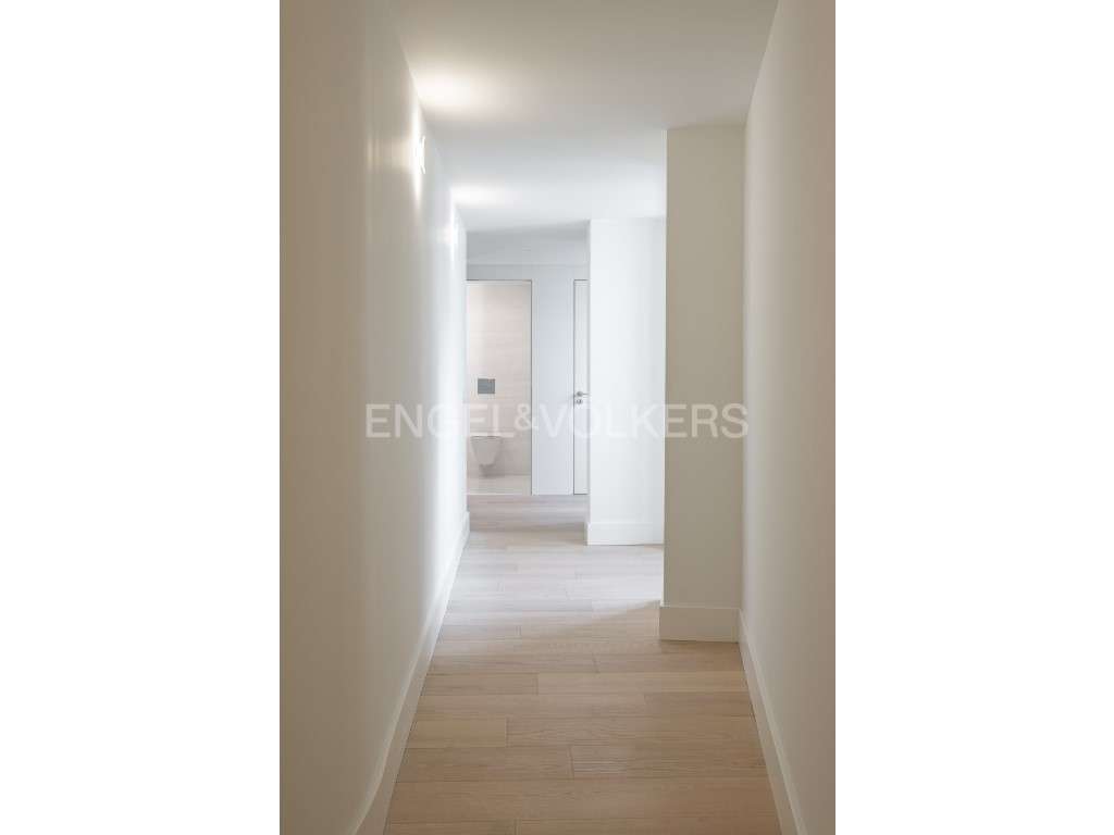 Elegante e luxuoso apartamento T2, junto à Av. da Liberdade-24