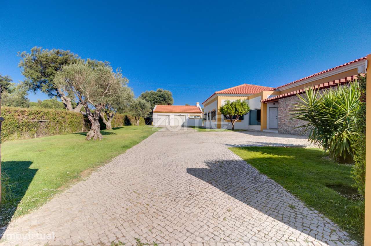 Moradia T4 Independente com Piscina e Court Ténis em Santo Estevão - Grande imagem: 4/45