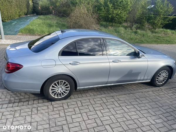 Mercedes-Benz Klasa E 200 d T 9G-TRONIC - 8