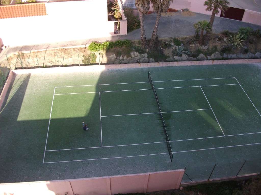 T2 remodelado em condomínio com piscina e campo de ténis-14