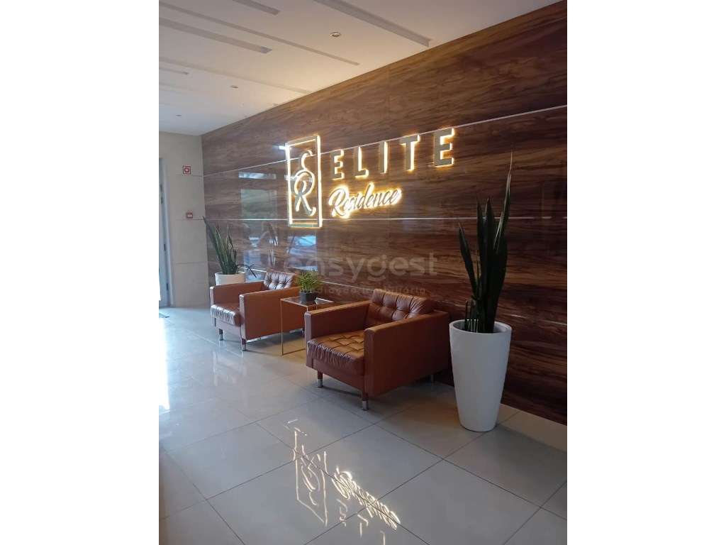 Apartamento T2 Praia da Rocha com piscina e estacionamento - Grande imagem: 2/20