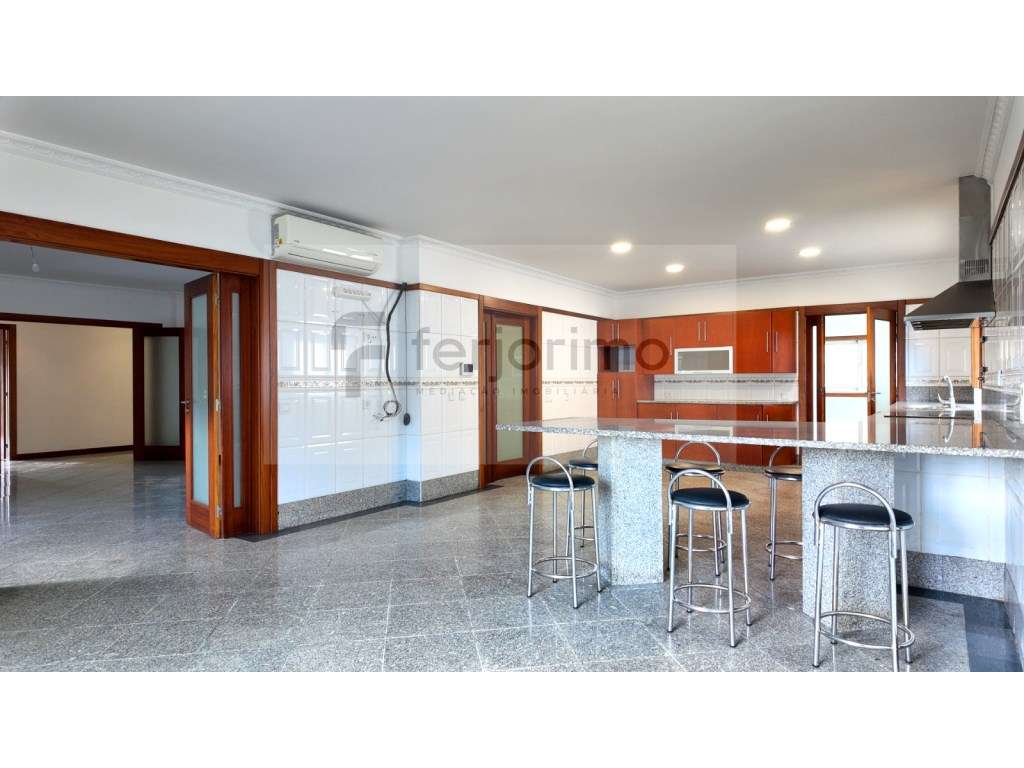 Magnífica Moradia, em zona tranquila-9