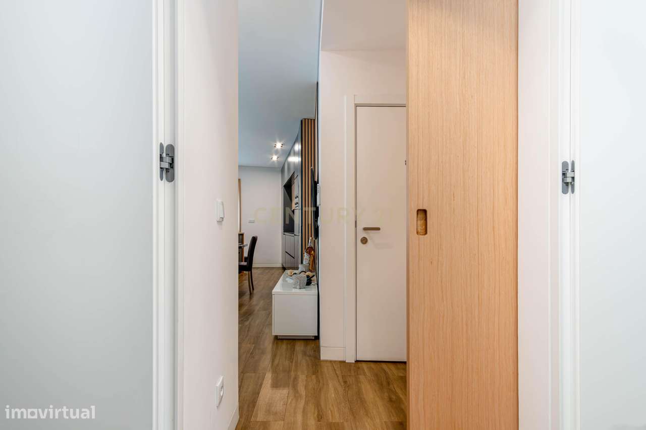 Apartamento Renovado com Terraço na Pontinha-27