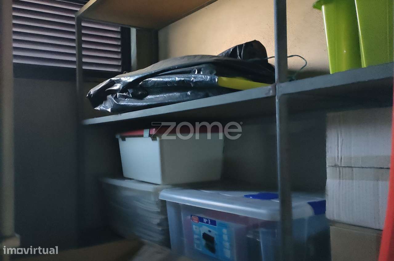 Lugar de garagem com arrumo para arrendamento em São Mamede de Infe... - Grande imagem: 5/17