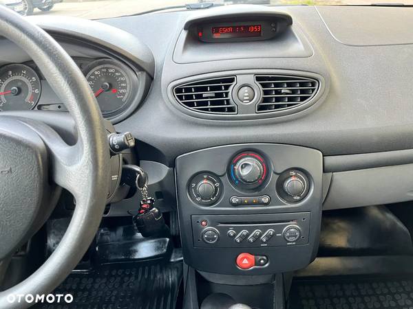 Renault Clio - 32