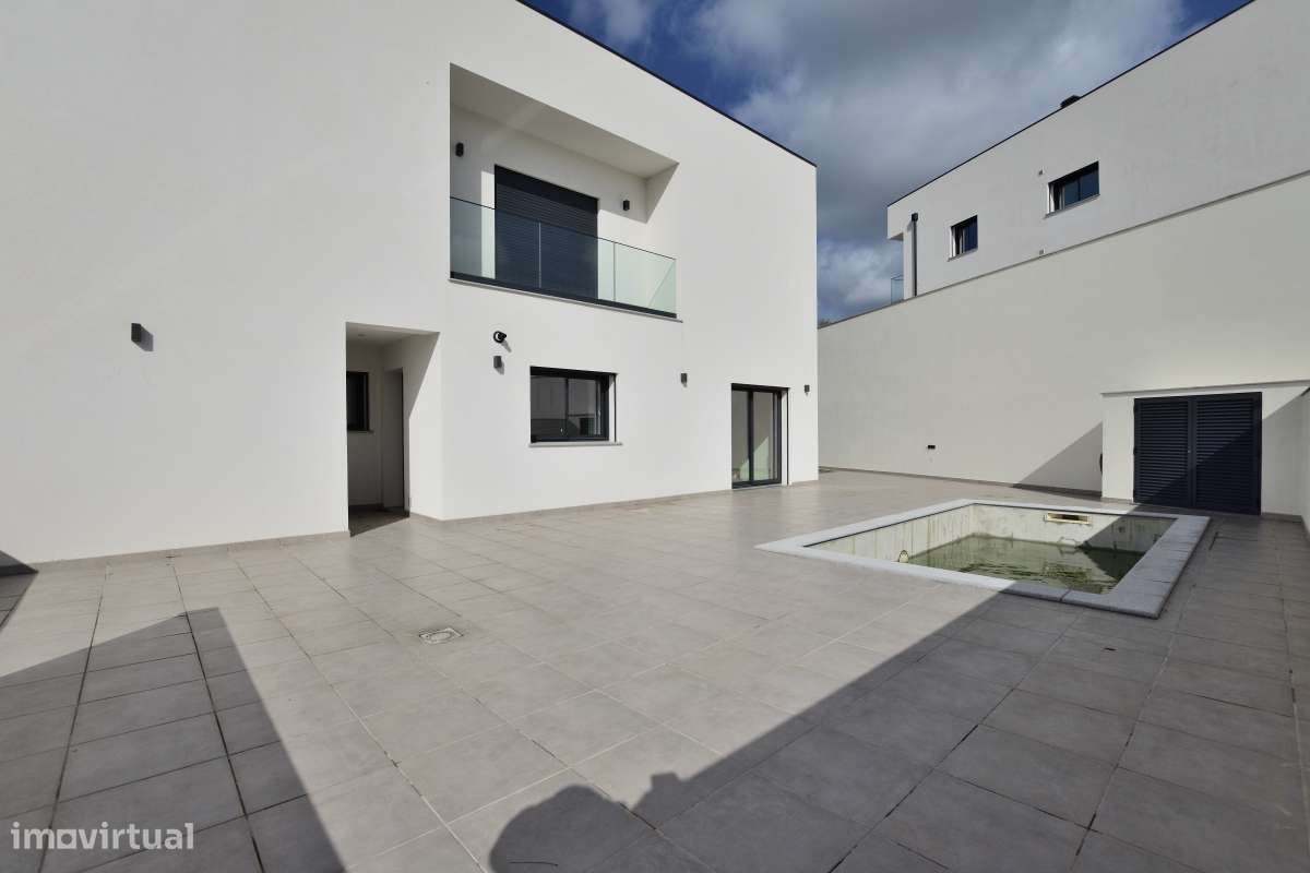 Moradia T4 c/ Certificação Energética A+ | Aveiras de Cima-14