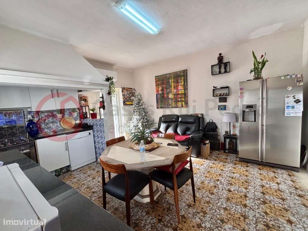 Moradia T2 com anexo, zona de lazer, na Charneca da Caparica-12