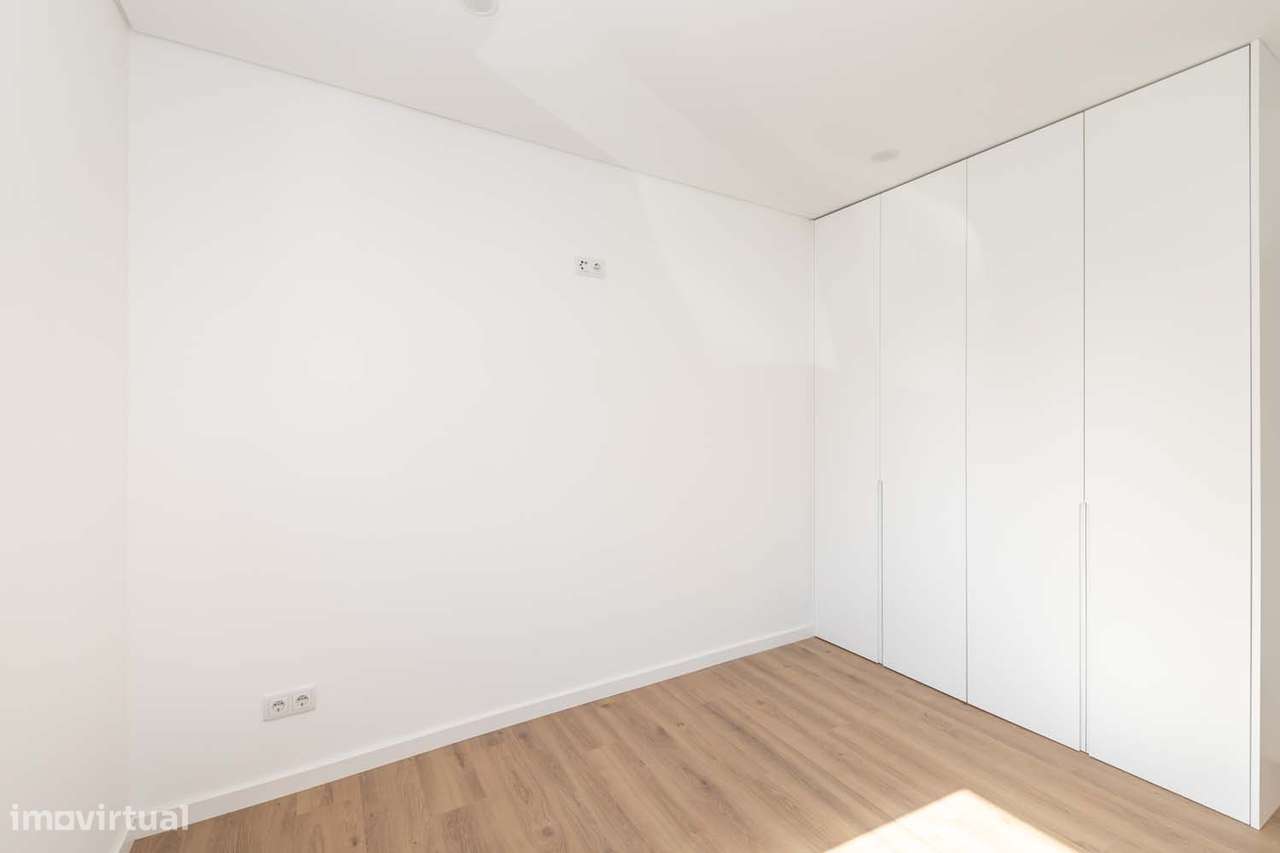 T3 NOVO – Apartamento com Espaço Exterior Único de 500 m² no Seixal-27