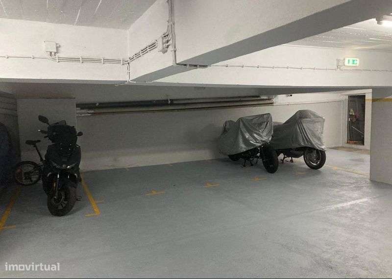 Aluga-se Garagem Santo Antonio Caparica - Grande imagem: 4/6