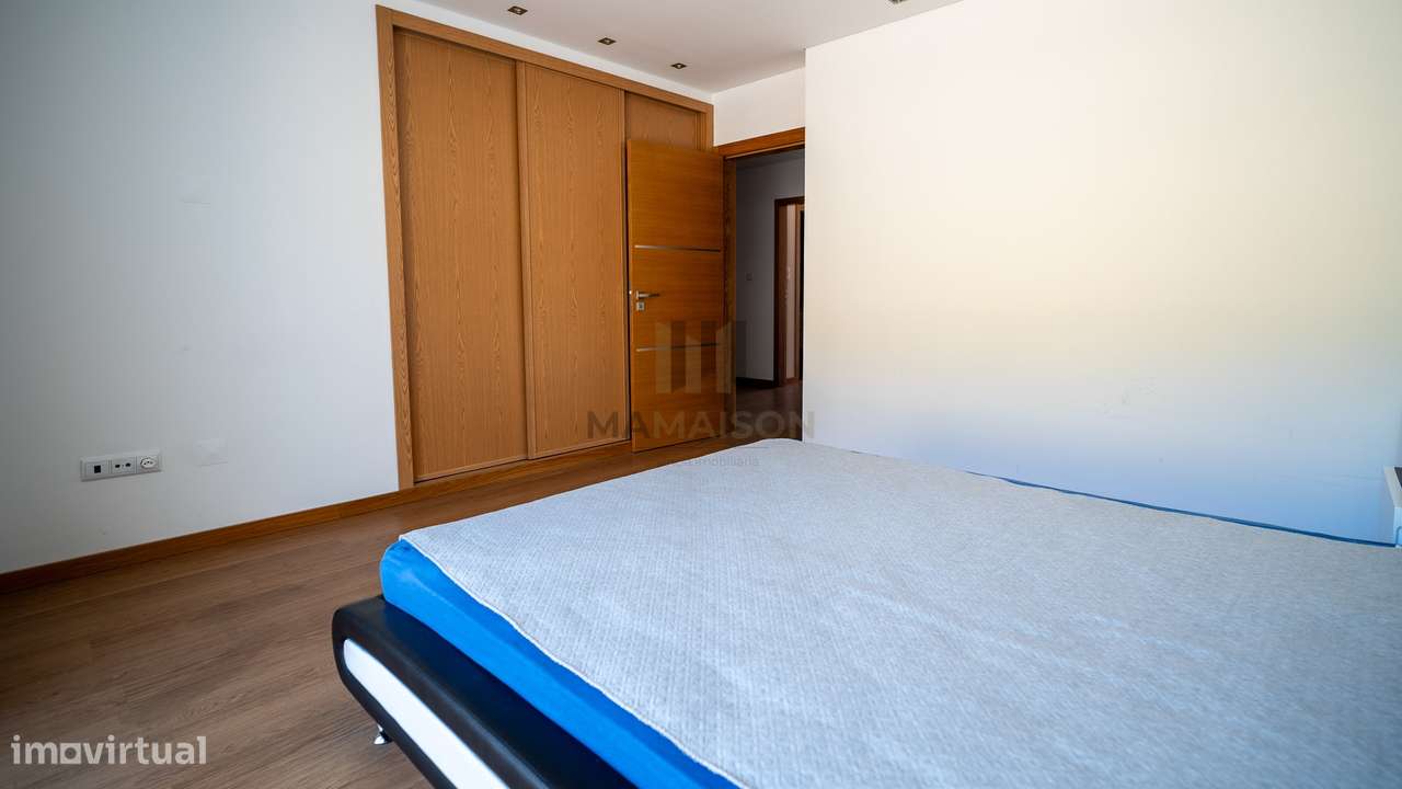 Moradia T4 de Luxo / Centro de Lamego / Jardim e Garagem-16