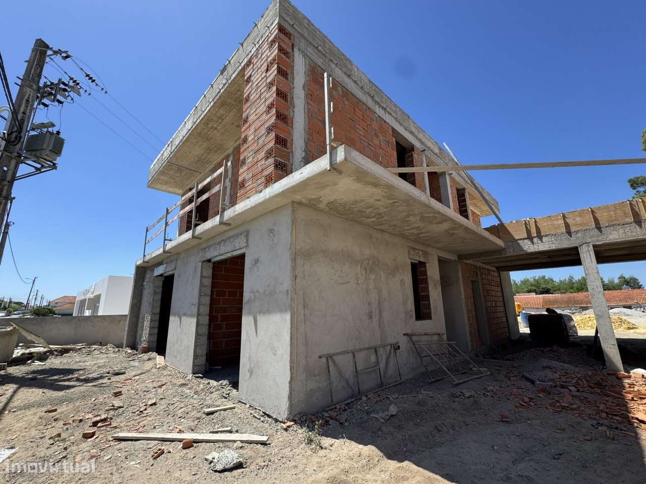 Nova Moradia T4 com Piscina na Vila de Azeitão-31