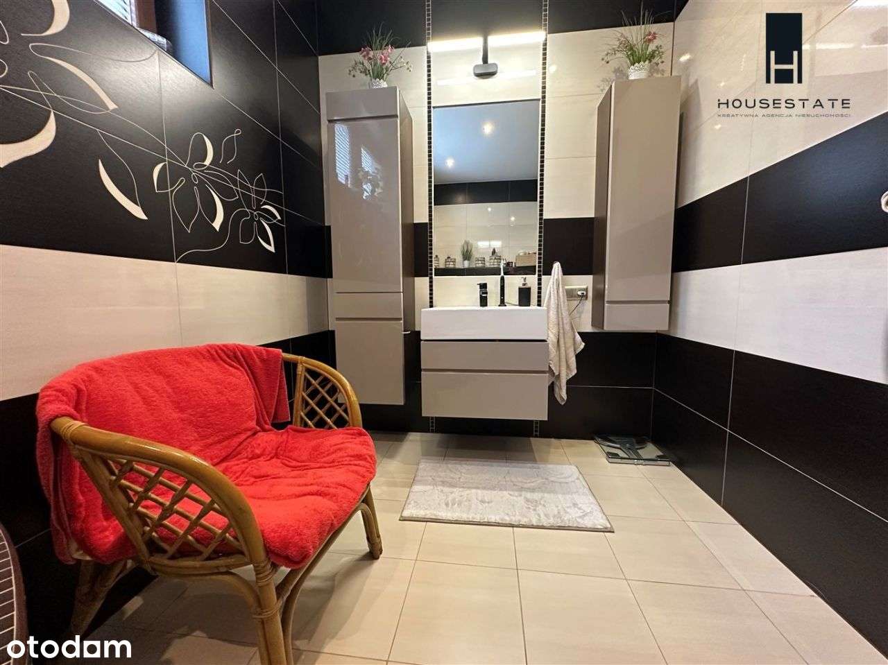 Dom parterowy z 2014 r. z zadbanym ogrodem-11