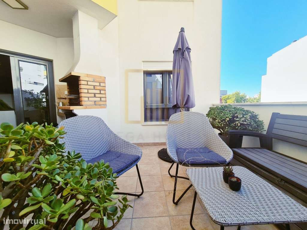 Apartamento T3 com Terraço e 3 WC, em Lagoa.-26