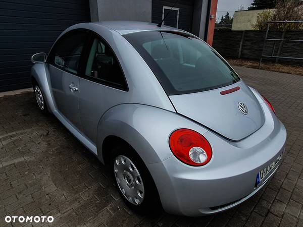 Volkswagen New Beetle - 24