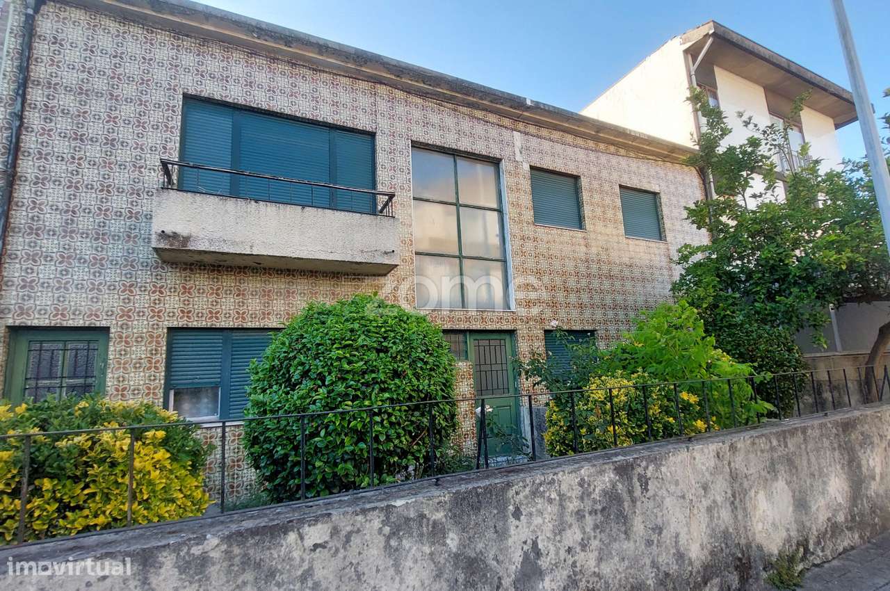 Moradia T5 Bi Familiar Em Ramalde Ideal Para Duas Familias