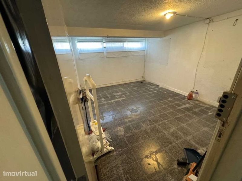 Vendo 2x Arrumos no estoril 30m2 - Grande imagem: 1/7