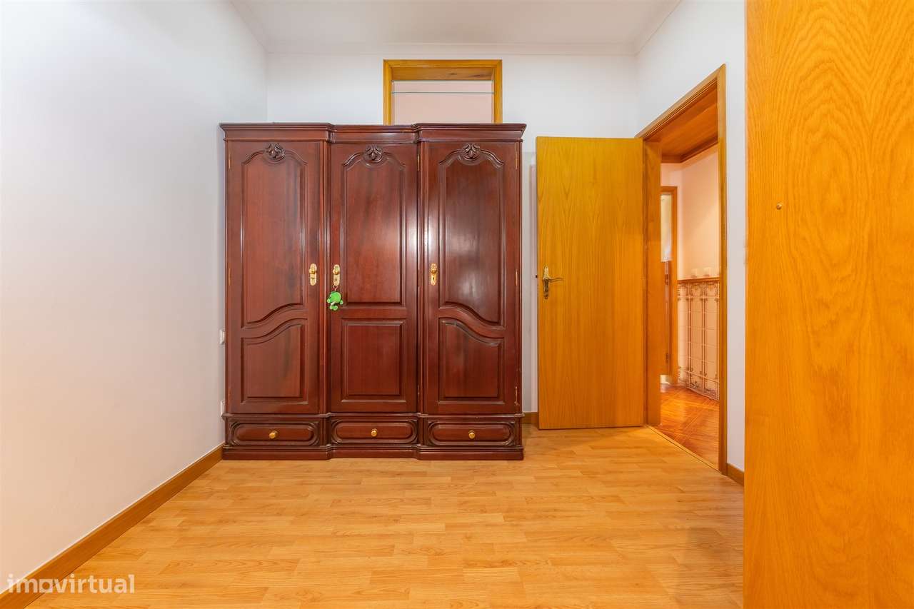Apartamento T3 em Arroios – Charme clássico no coração de Lisboa-15