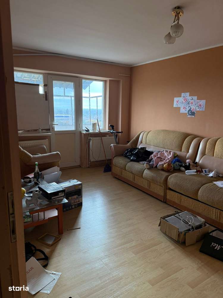 De vânzare apartament 3 camere decomandat-2