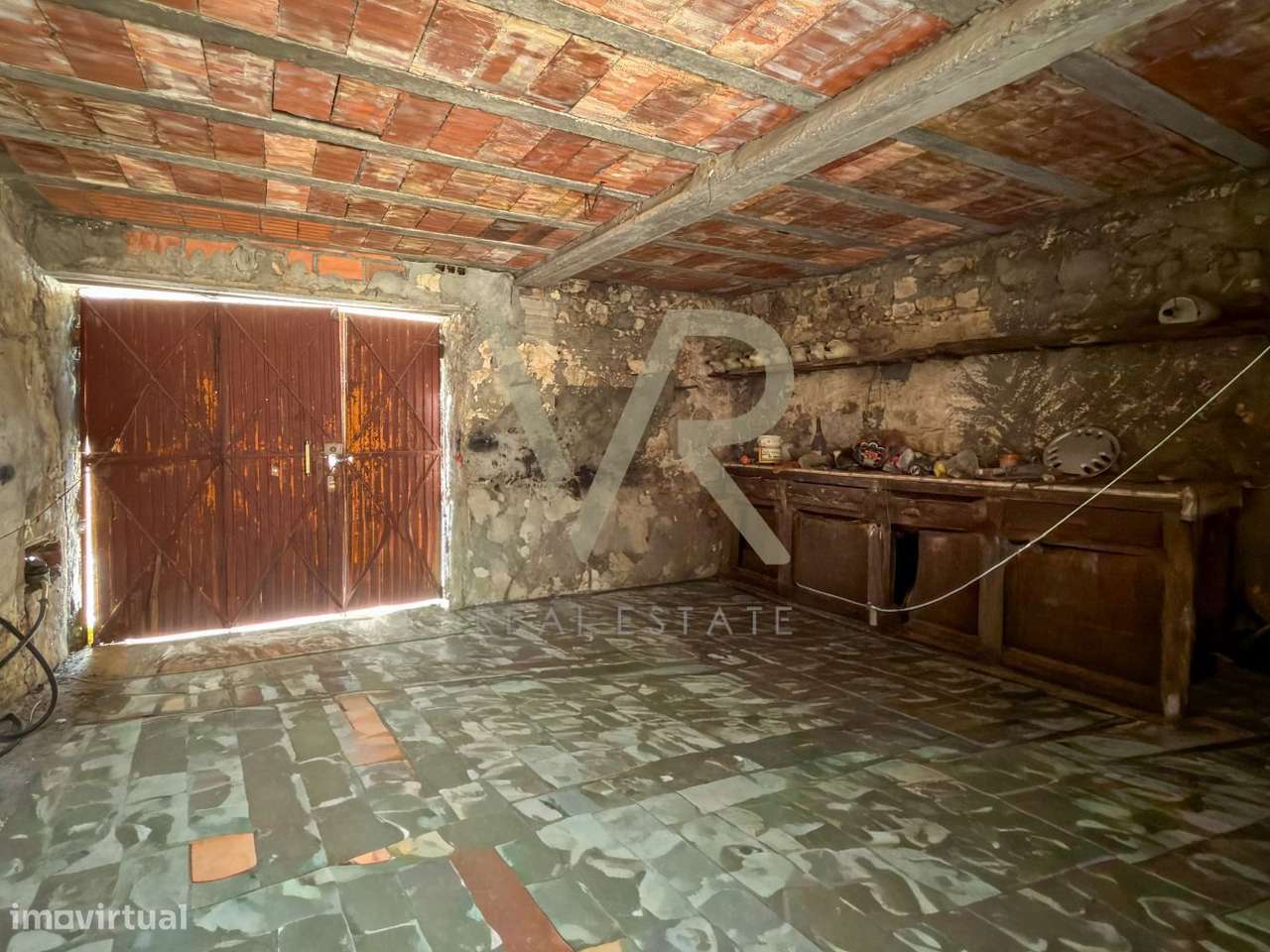 Moradia com Grande Potencial de Remodelação | Possibilidade de T5 |-22