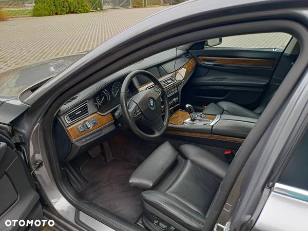 BMW Seria 7 740i - 14