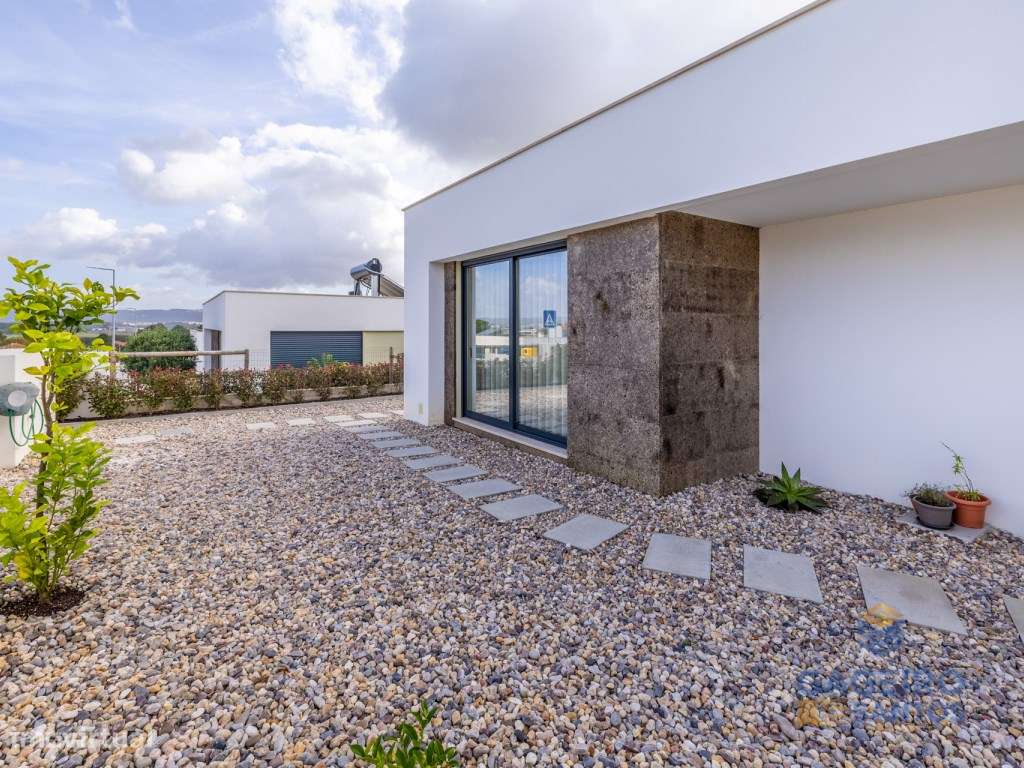 Moradia T3 individual de 2023 com garagem-29