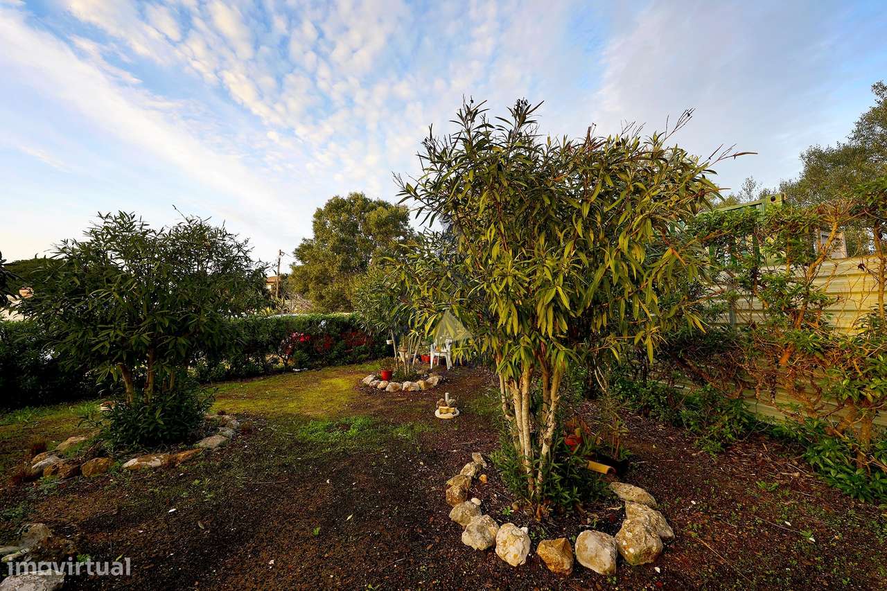 T2 em Bemposta com arrecadação privativa e terraço comum espaçoso  - A-38