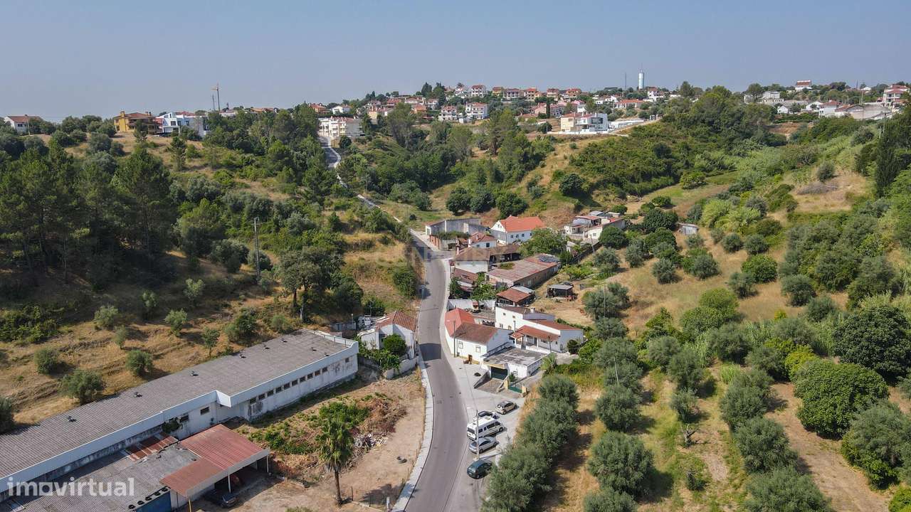 Moradia T2 com Terreno 7600m2 em Tomar-39
