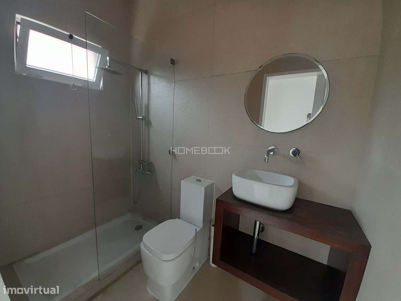 Fantástico T2 totalmente remodelado junto à Unidade de Saúde no Alto d - Grande imagem: 4/17