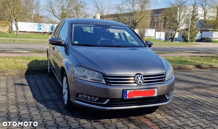 Volkswagen Passat - 1