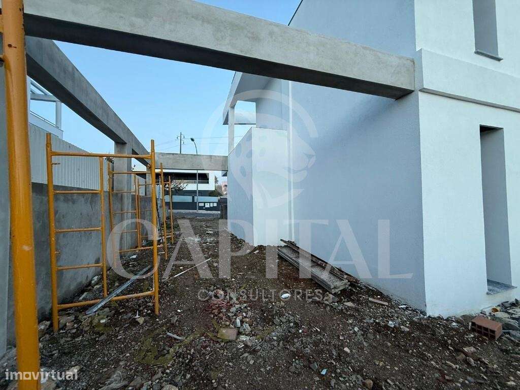 Moradia V3 Isolada com Piscina – Nova – Abrunheira-27