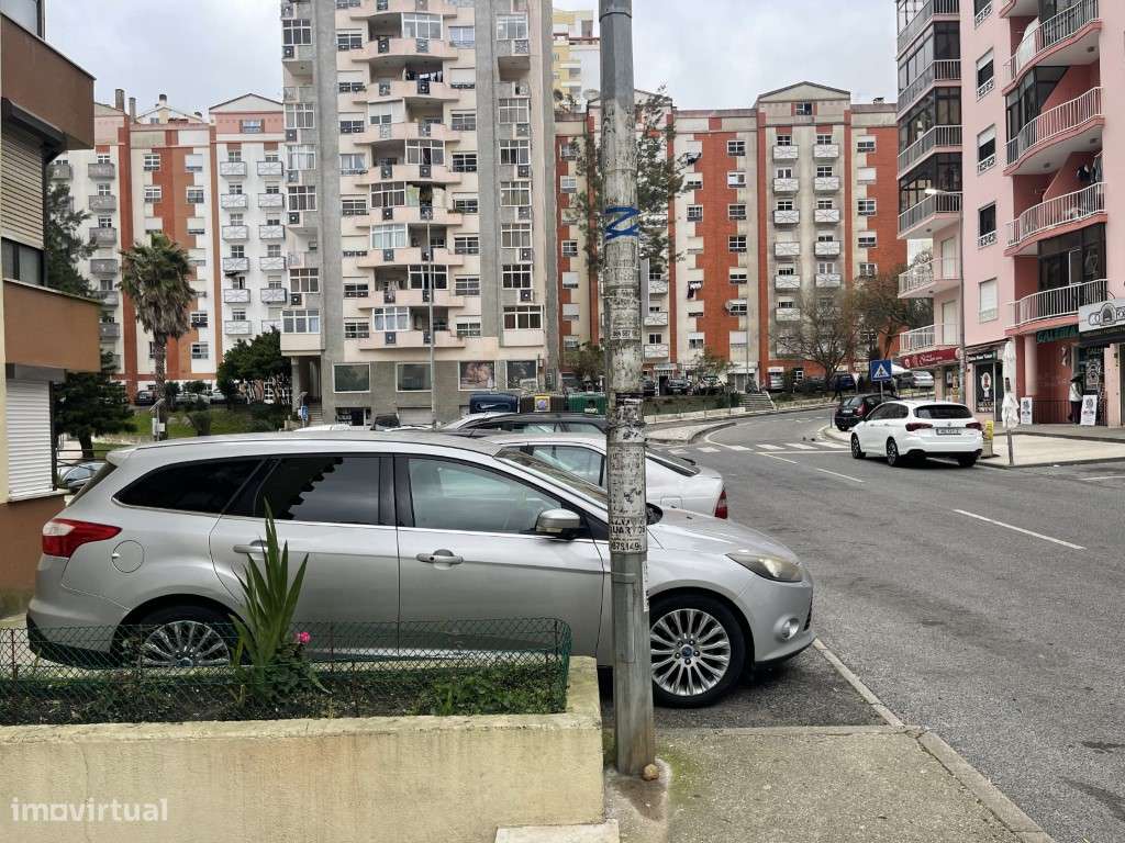 Apartamento T2 Renovado na Tapada de Mercês - Excelente Oportunidade-16