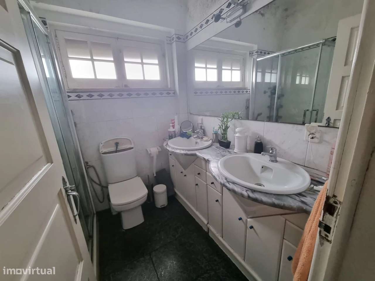 Prédio com 3 apartamentos T2, com Terraço e Jardim na Costa da Caparic-32