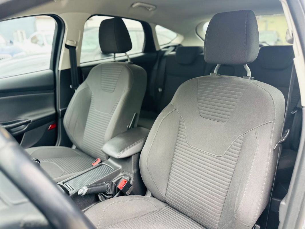 Ford Focus 1.0 EcoBoost Titanium - 20