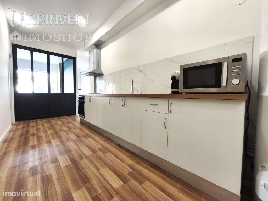 Loja Comercial Totalmente Remodelada no Centro de Quarteira, Algarve-16