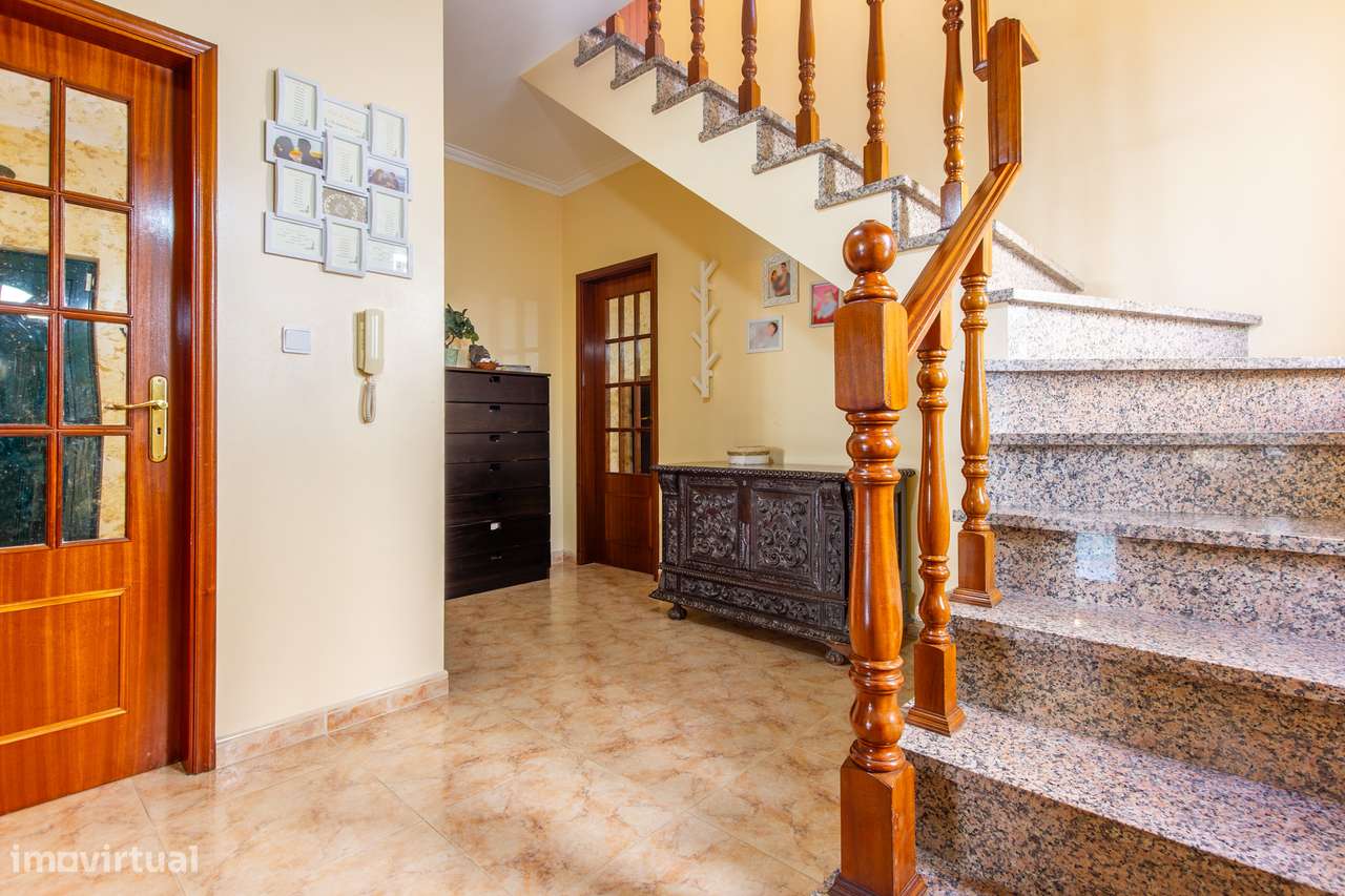 Quinta do Conde – Moradia Geminada de 4 assoalhadas c/ garagem-15