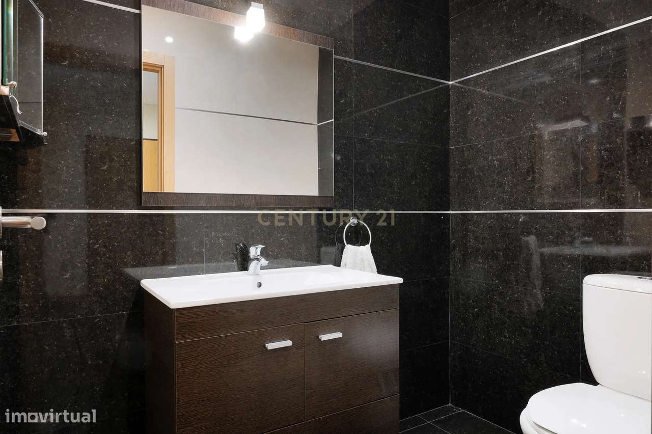 Apartamento T3 com varanda e estacionamento - Rua Duque de Terceira-6